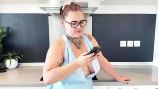 JacquieEtMichelTV - Lolita - Has some strengths to offer...