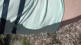 Deutscher Amateur-Blowjob im Auto führt zur Gesichtsbesamung im Freien