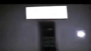 Quickie eines deutschen Amateurpaares im Aufzug endet mit Creampie