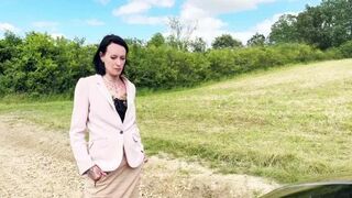 JacquieEtMichelTV - Emilie - Knows how to take charge...