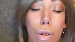 Webcam girl fingering herself