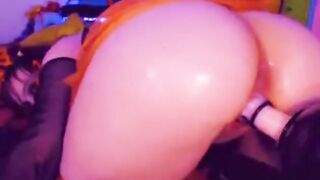 Fucking Machine Makes Her Pussy Squirt