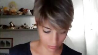 Gorgeous Short-Haired Webcam Girl