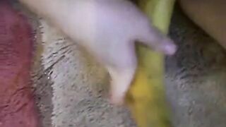 Große Titten Deutsche 18-jährige Masturbiert mit Banane