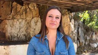 JacquieEtMichelTV - Oceane - 27 years old, flight attendant from Aubagne!