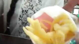 Schlucken von Spermen in der Öffentlichkeit