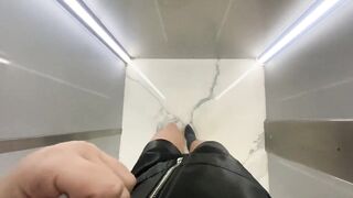 Blonder deutscher Teenager in Leder bekommt harten Fick und Cumshot