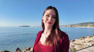 JacquieEtMichelTV 26 10 19 Kyneko 22 years old influencer!