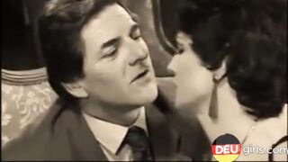 Harter Analsex mit deutscher Mutter in Nylonstrümpfen (Vintage-Gruppensex)