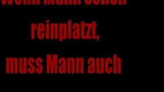Asiatin mit großen Titten wird auf dem Klo gefickt