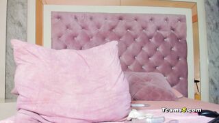 Cute Glasses Tranny Edges Her Thick Cock Until It Throbs