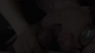 Deutsche Milf nimmt Sperma in den Mund