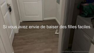 Ces deux femmes sucent separement et vous devez choisir entre les deux