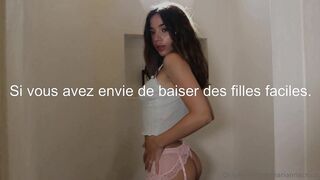La teen mariana cruz prend une douche chaude sensuelle