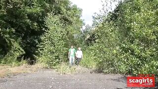 Outdoor Anal mit einer Magernutte - German Amateur Top Video