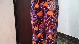 Desi aunty ko saman dene ke bahane pel diya