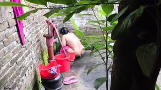 I see my aunty going to take a bath after I hugged and Fucking ass