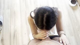 Son petit ami lui a demande de montrer a ses fans comment elle suce