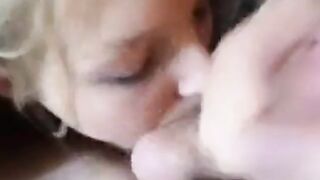 Geiler Blowjob von suesser Teen-Freundin im Webcam-Video