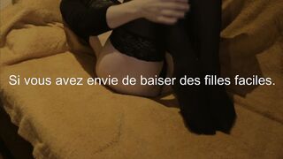 La femme se doigte la chatte pour la preparer a la bite