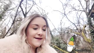 Louise est une blonde francaise qui suce une bite en plein air