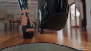 Young Goddess Kim Goddess Kim Shrinks slave to 6 inches